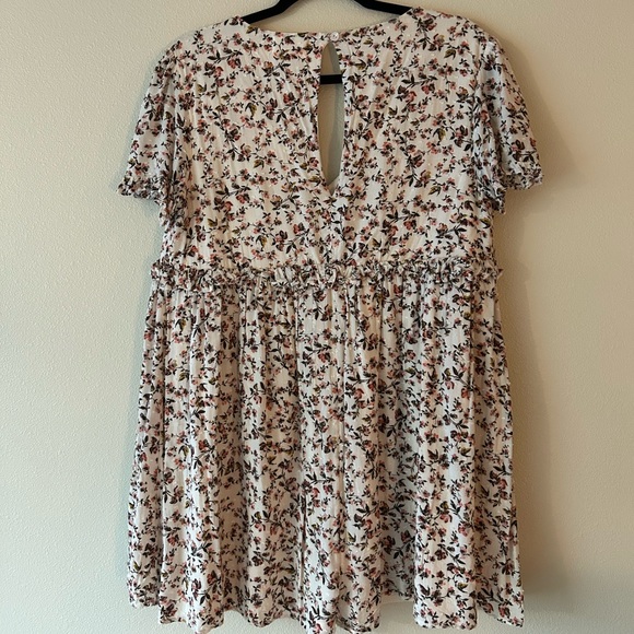 Luca and Grae Floral Romper - Picture 2 of 3